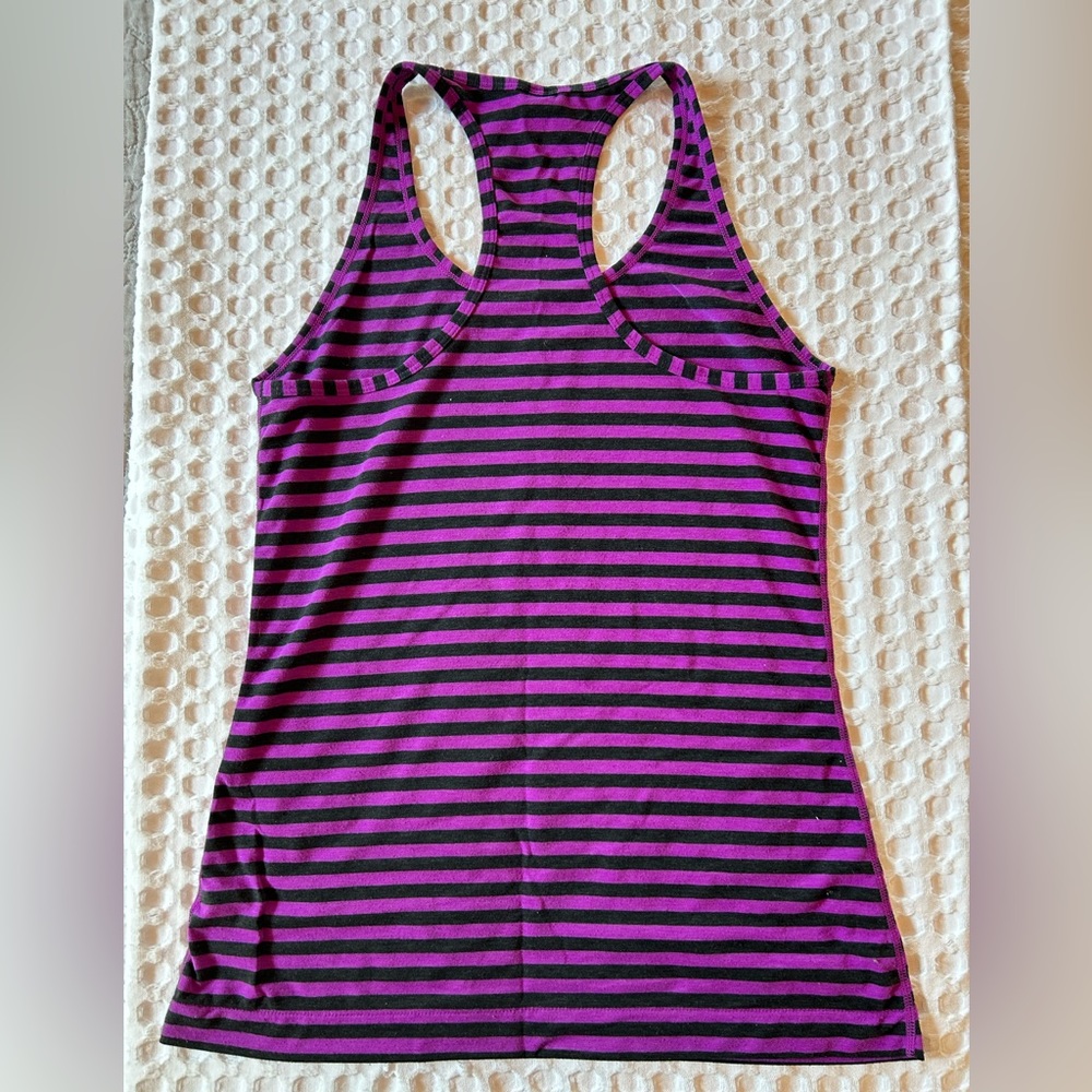 EUC- GapFit Racerback Yoga Tank Striped Grey and Fuschia - Picture 2 of 3